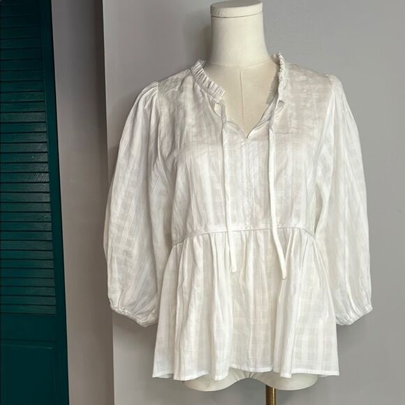 umgee USA NWT White Ruffled Women's Top Blouse - small/medium - Picture 1 of 6